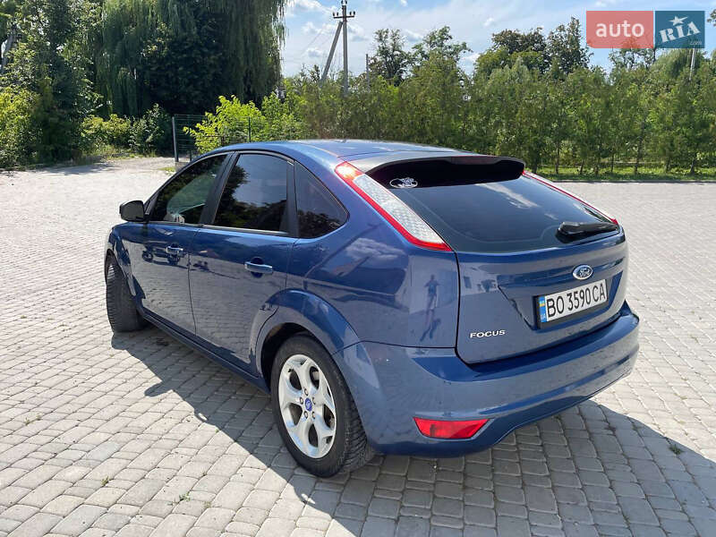 Хэтчбек Ford Focus 2008 в Борщеве