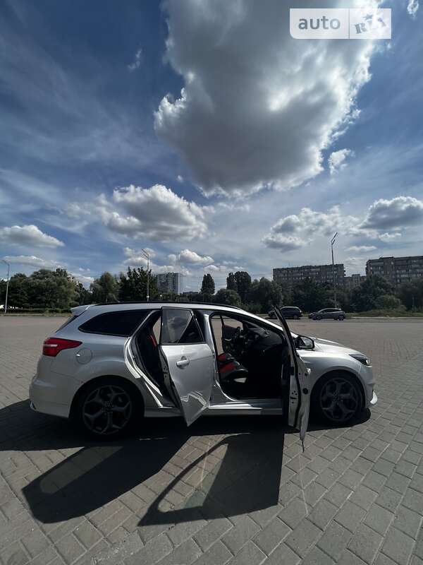 Универсал Ford Focus 2018 в Киеве фото 3 Универсал Ford Focus 2018 в Киеве