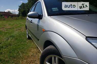 Хэтчбек Ford Focus 2002 в 