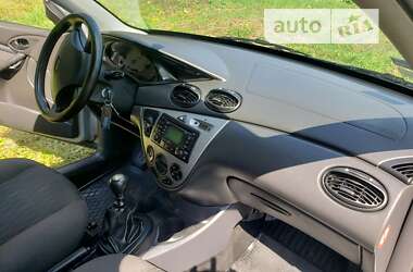 Хэтчбек Ford Focus 2002 в 