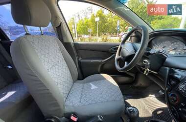 Седан Ford Focus 2001 в 