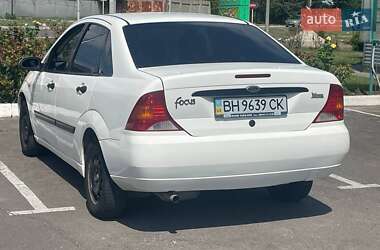 Седан Ford Focus 2001 в Южному