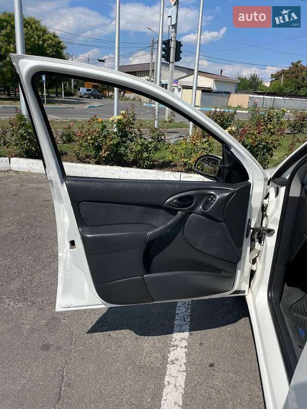 Седан Ford Focus 2001 в Южном фото 33 Седан Ford Focus 2001 в Южном