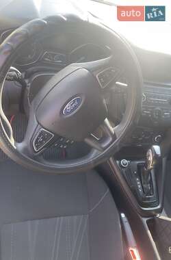 Седан Ford Focus 2015 в 