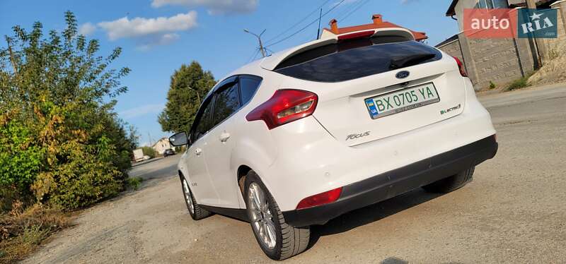 Хэтчбек Ford Focus 2015 в Каменец-Подольском