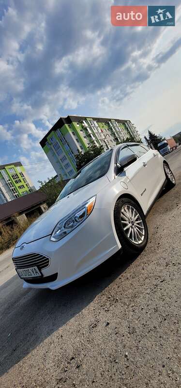 Хэтчбек Ford Focus 2015 в Каменец-Подольском