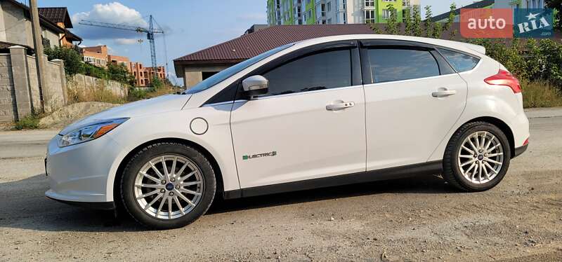 Хэтчбек Ford Focus 2015 в Каменец-Подольском