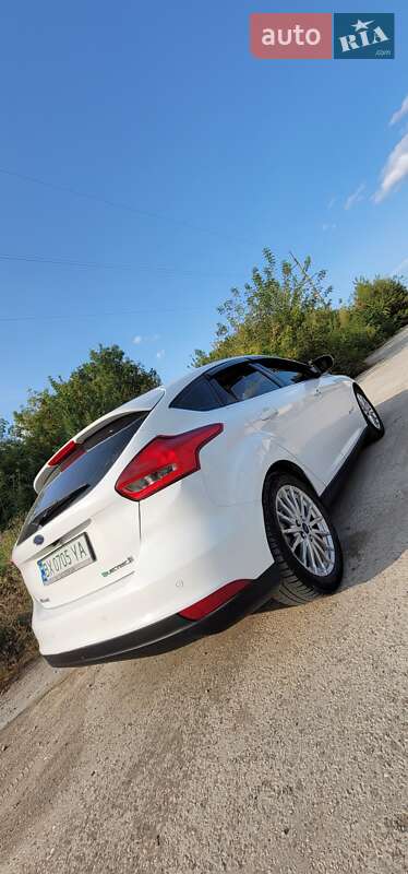 Хэтчбек Ford Focus 2015 в Каменец-Подольском