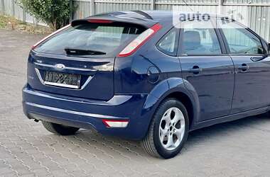 Хэтчбек Ford Focus 2011 в 