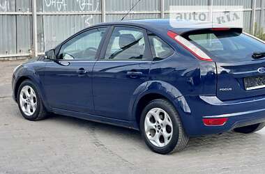 Хэтчбек Ford Focus 2011 в 