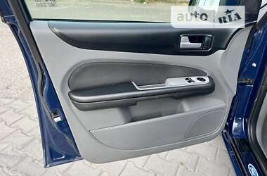 Хэтчбек Ford Focus 2011 в 
