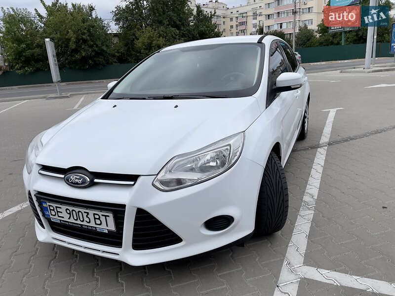 Хэтчбек Ford Focus 2014 в Вишневом