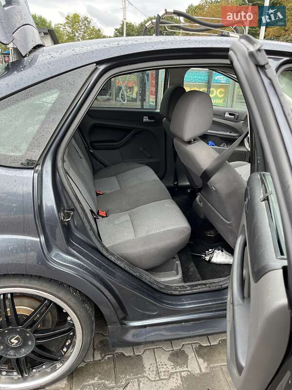 Хэтчбек Ford Focus 2006 в Луцке