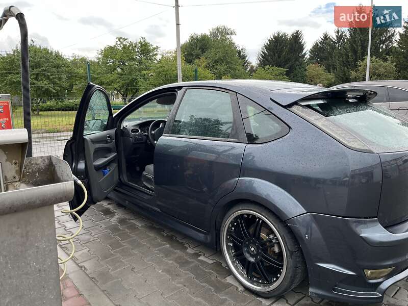 Хэтчбек Ford Focus 2006 в Луцке