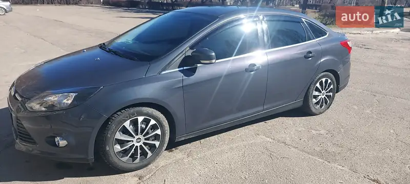 Ford Focus 2013 VIN WF0MXXGCBMDG38225 фото оголошення 2 з 38