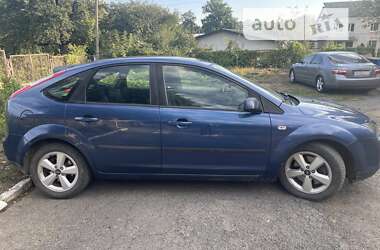 Хэтчбек Ford Focus 2005 в 