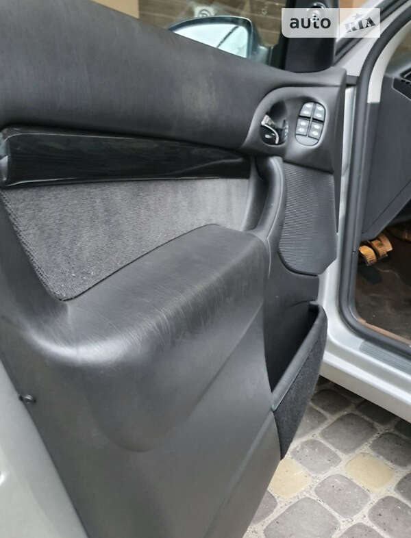 Универсал Ford Focus 2003 в Краматорске фото 7 Универсал Ford Focus 2003 в Краматорске
