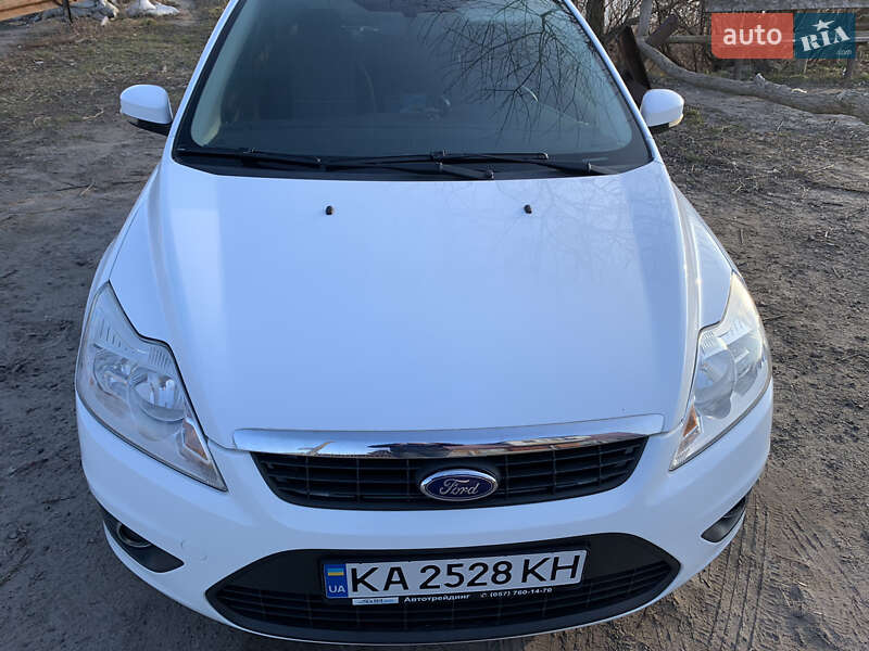 Хэтчбек Ford Focus 2010 в Попельне