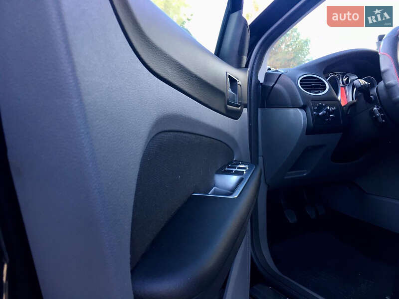 Универсал Ford Focus 2010 в Чернигове