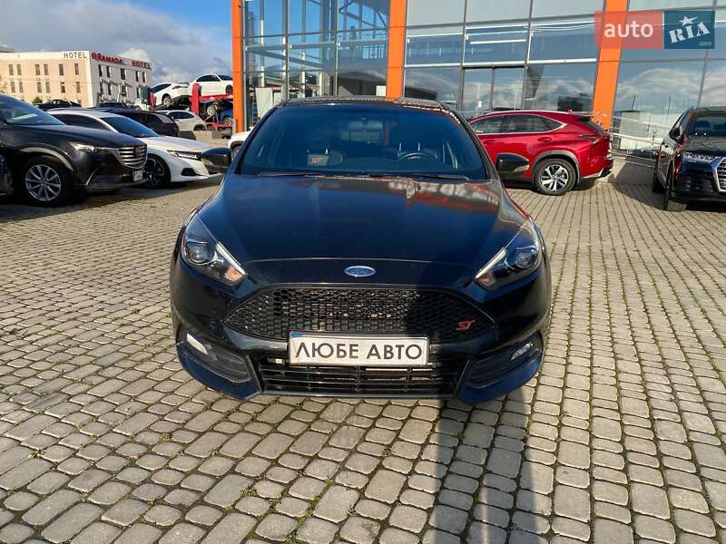 Хэтчбек Ford Focus 2015 в Львове