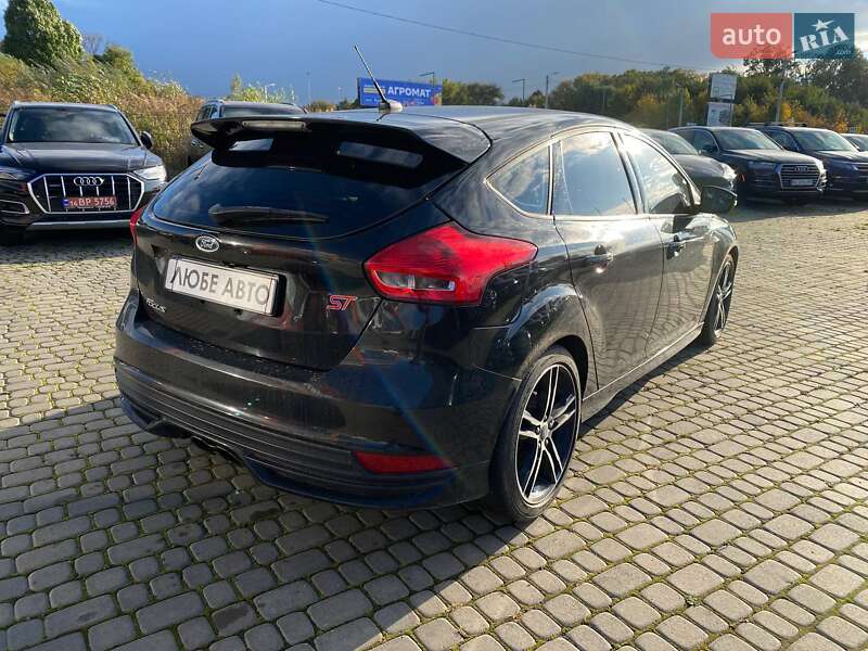 Хэтчбек Ford Focus 2015 в Львове