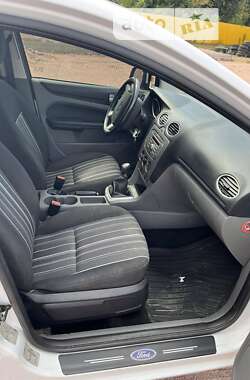 Хэтчбек Ford Focus 2009 в 