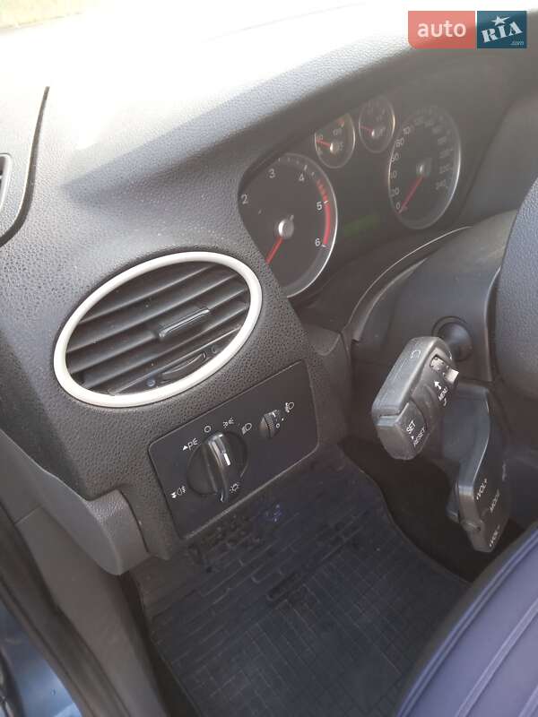 Хэтчбек Ford Focus 2006 в Тячеве фото 24 Хэтчбек Ford Focus 2006 в Тячеве