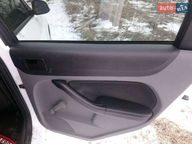 Хэтчбек Ford Focus 2011 в Ужгороде