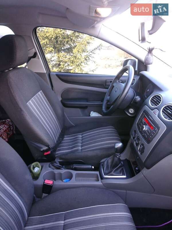 Хэтчбек Ford Focus 2011 в Ужгороде