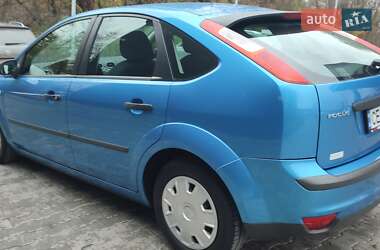 Хэтчбек Ford Focus 2005 в 