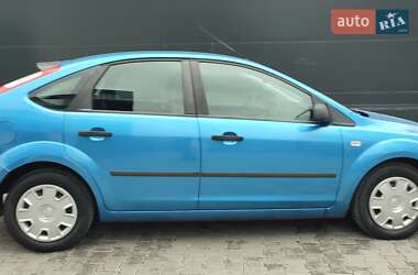Хэтчбек Ford Focus 2005 в 