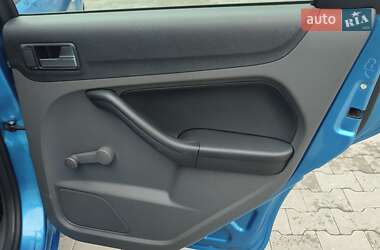 Хэтчбек Ford Focus 2005 в 