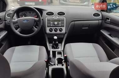 Хэтчбек Ford Focus 2005 в 