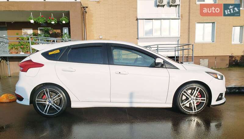 Хэтчбек Ford Focus 2017 в Киеве