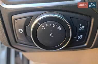 Хэтчбек Ford Focus 2013 в 
