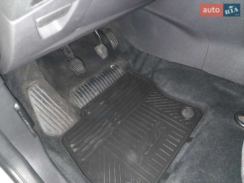 Седан Ford Focus 2015 в Киеве фото 12 Седан Ford Focus 2015 в Киеве