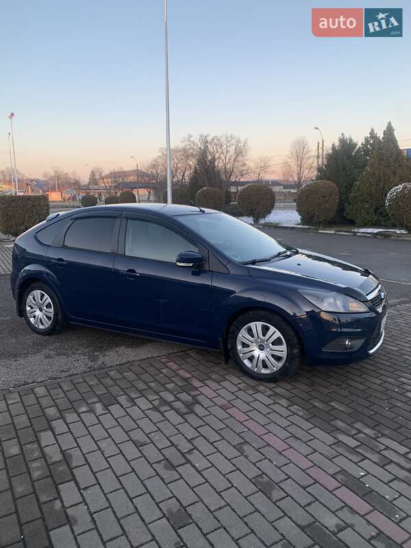 Хетчбек Ford Focus 2010 в Виноградові