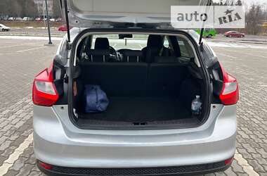 Хэтчбек Ford Focus 2011 в 