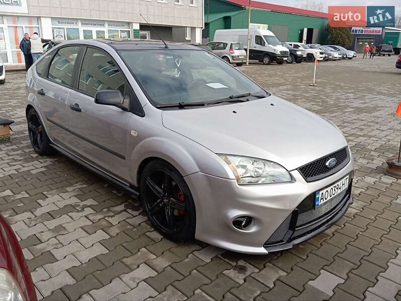 Хэтчбек Ford Focus 2004 в Хусте