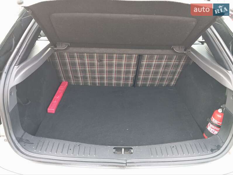 Хэтчбек Ford Focus 2004 в Хусте