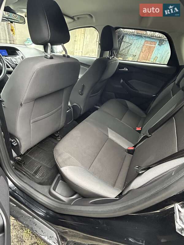 Универсал Ford Focus 2011 в Луцке фото 2 Универсал Ford Focus 2011 в Луцке