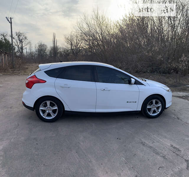 Хэтчбек Ford Focus 2013 в Ромнах