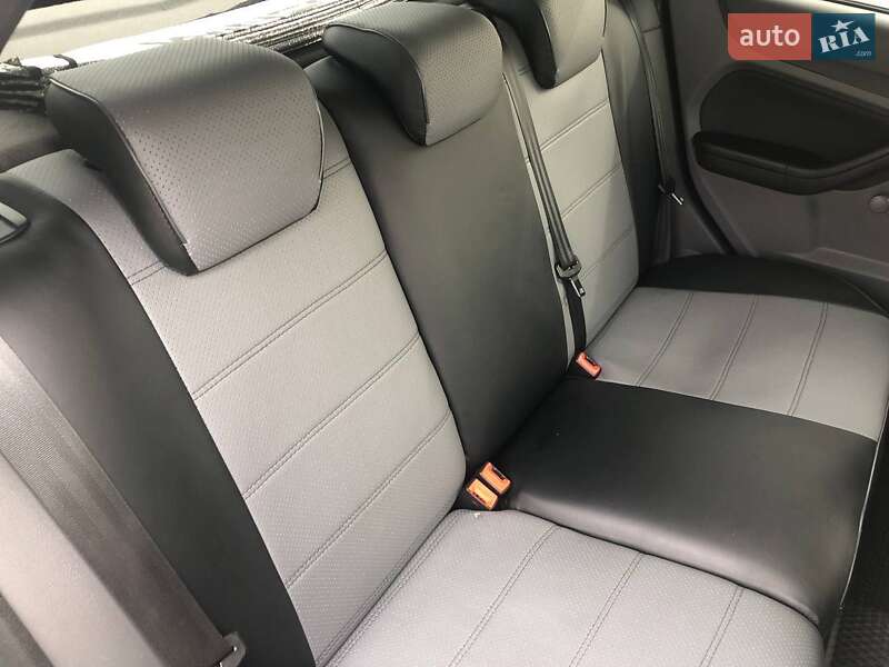 Хэтчбек Ford Focus 2011 в Чернигове