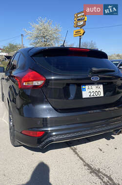 Хэтчбек Ford Focus 2015 в 