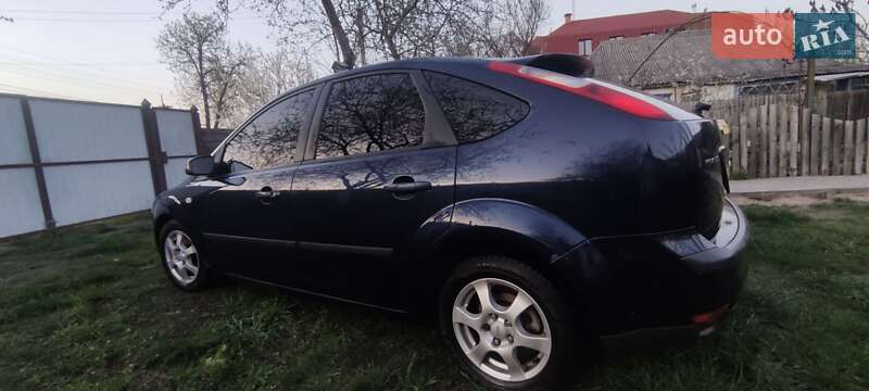 Хэтчбек Ford Focus 2005 в Макарове