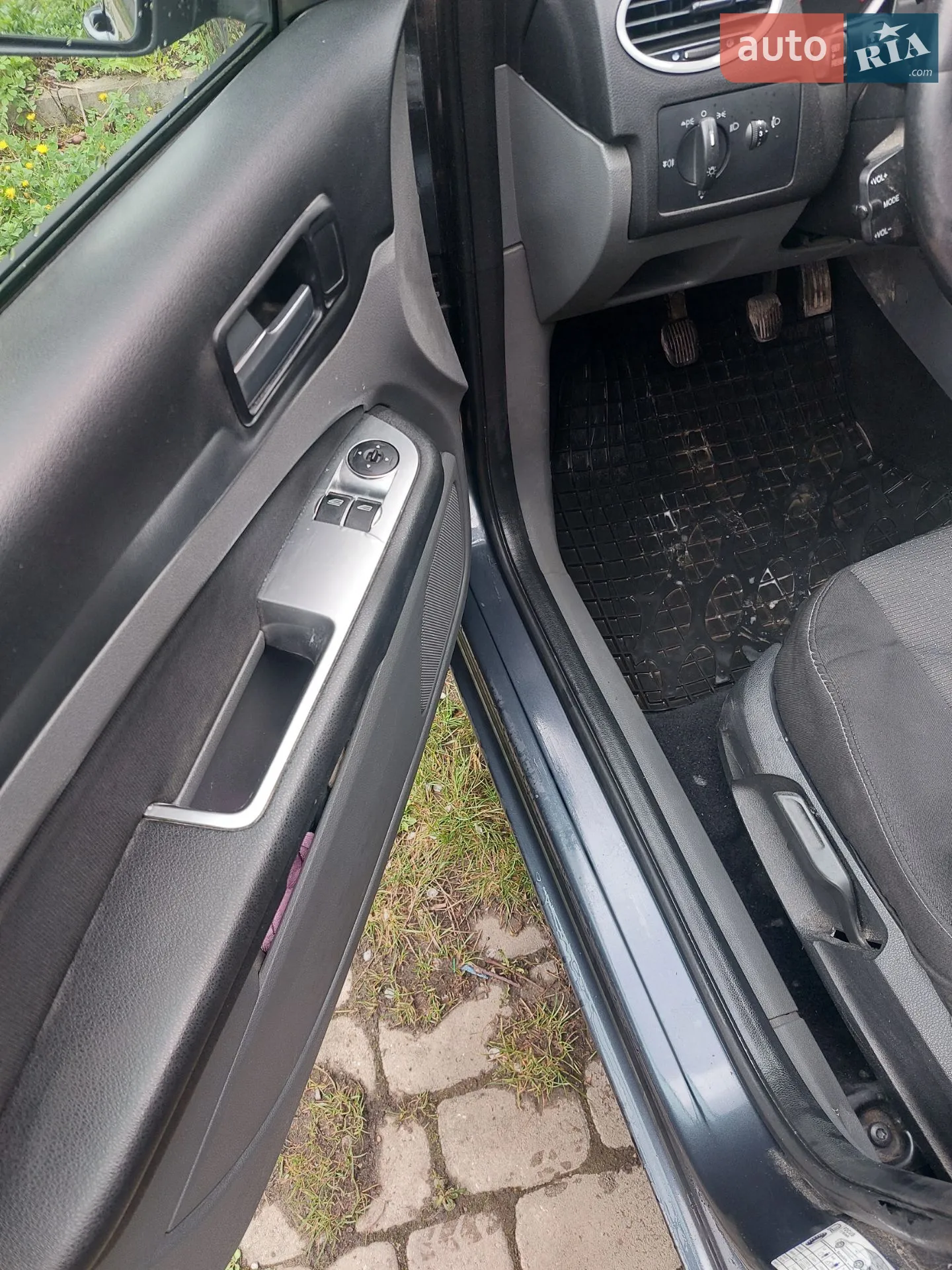 2010 Ford Focus - мініатюра 4