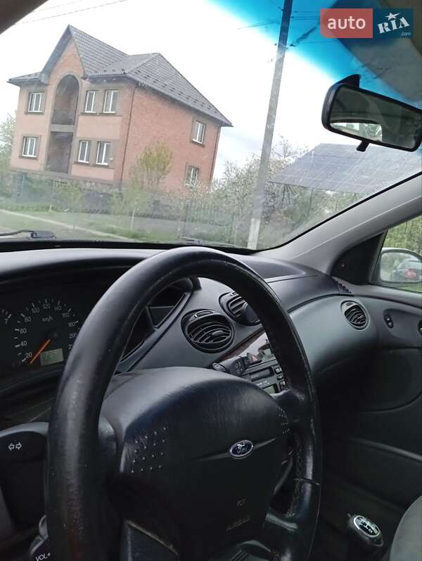 Хетчбек Ford Focus 1998 в Володимирі