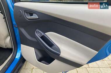 Хэтчбек Ford Focus 2012 в 