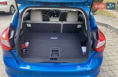 Хэтчбек Ford Focus 2012 в 