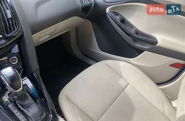 Хэтчбек Ford Focus 2012 в 